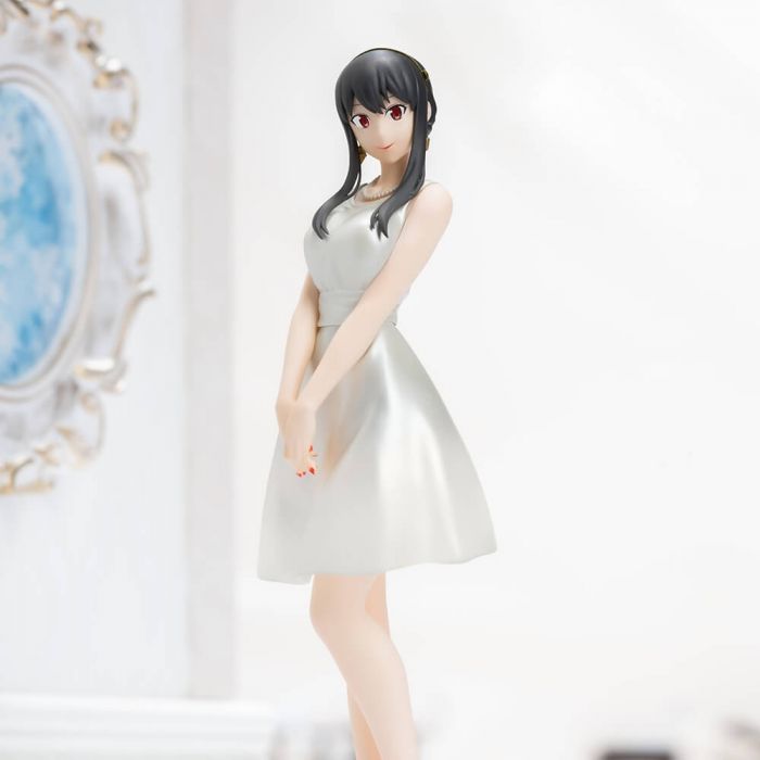 Spy Family figure Yor Forger Party ver Premium Figure SEGA